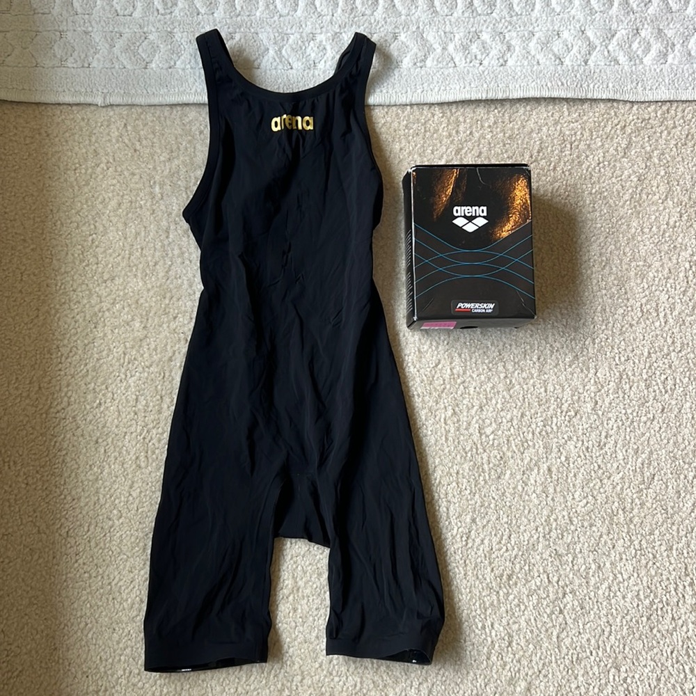 Arena Powerskin Carbon Air2 Size 24 Black and Gold